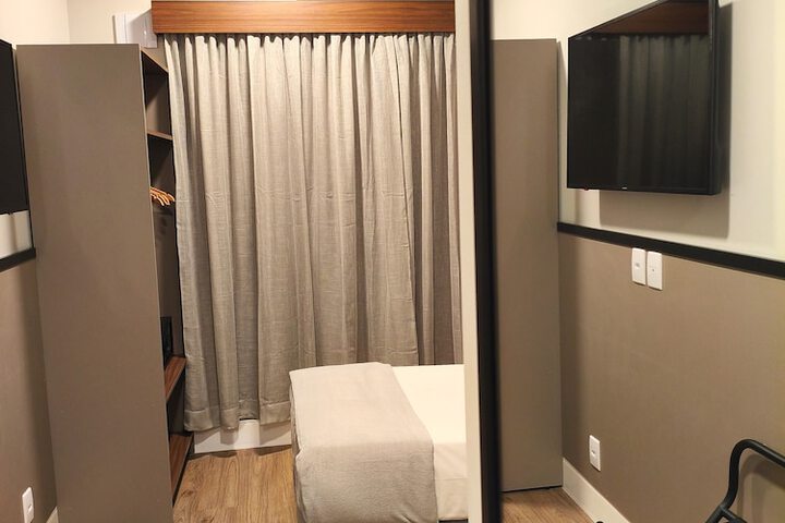 Room 13 of 37