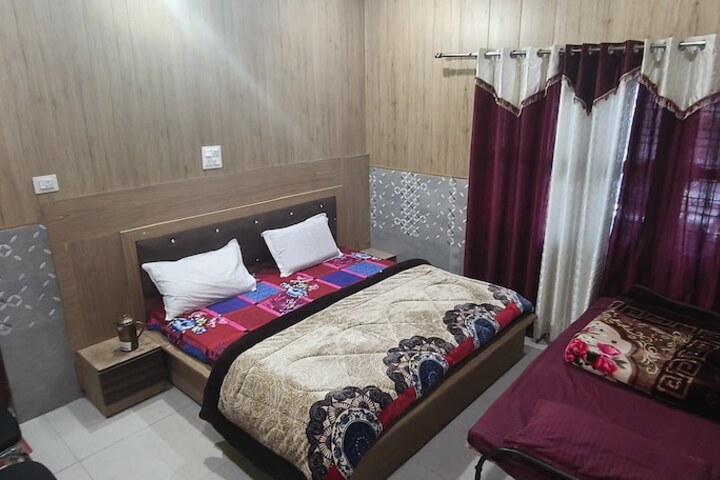 Room 4 of 13