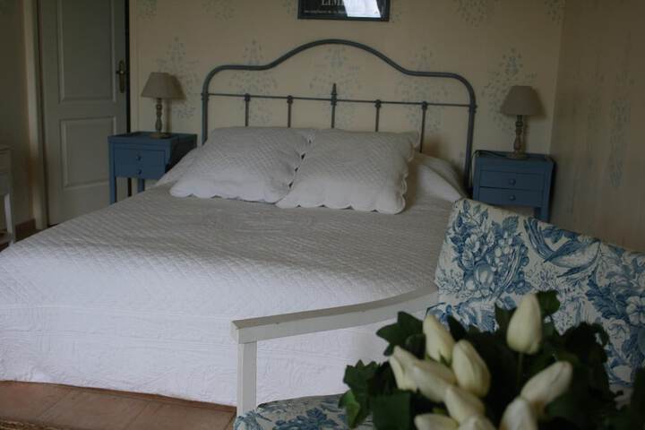 Room 6 of 27