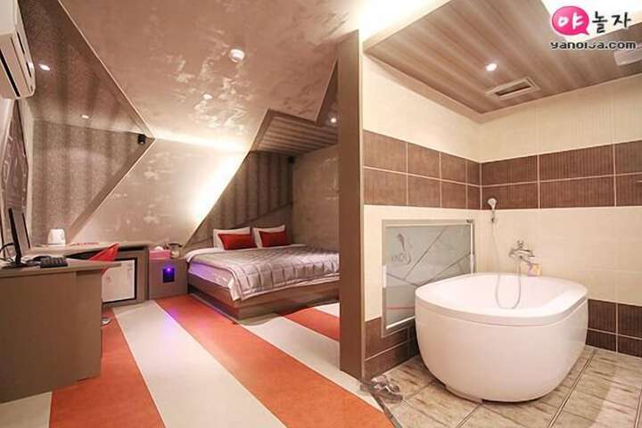 Room 10 of 59