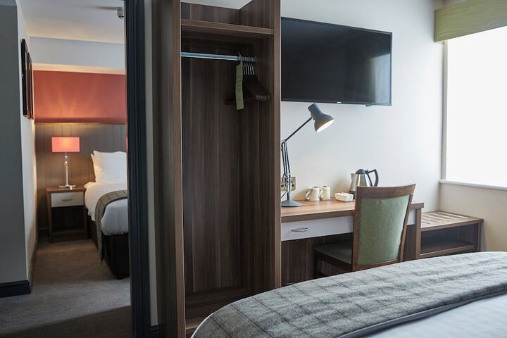 Room 15 of 36