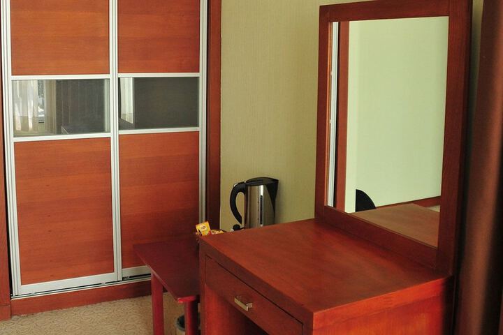 Room 42 of 93