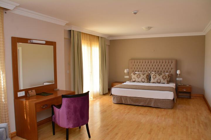 Room 18 of 135