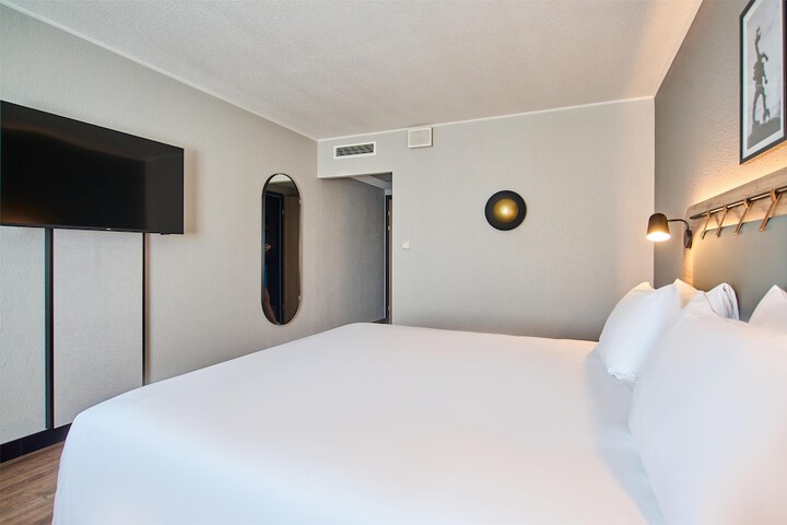 Room 28 of 80