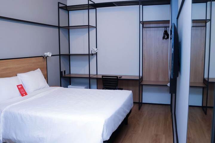 Room 2 of 32