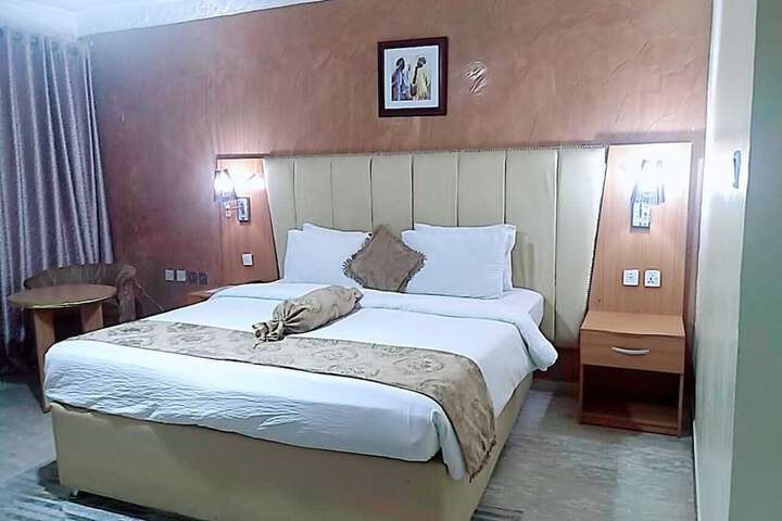 Room 13 of 20