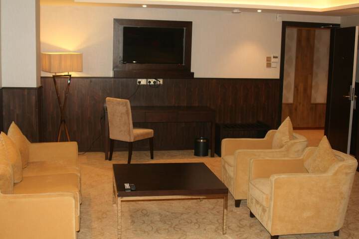Room 37 of 107