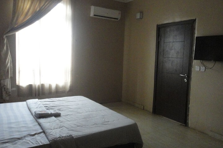 Room 7 of 13