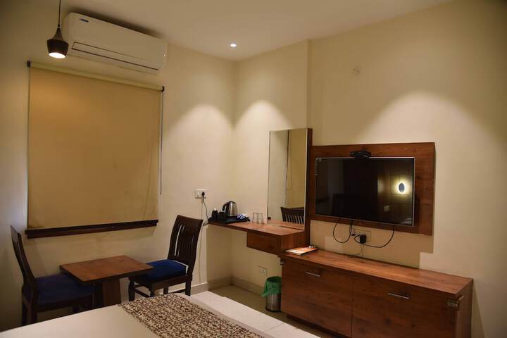 Room 4 of 96