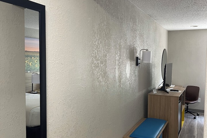 Room 15 of 28