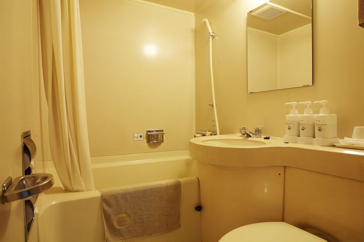Room 14 of 33