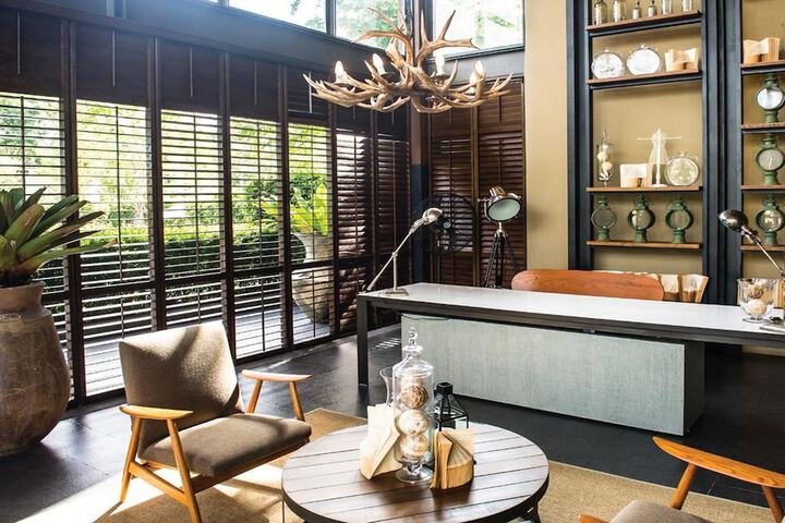 Hotel Lobby