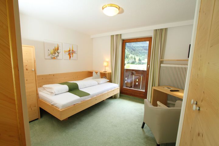 Room 14 of 48