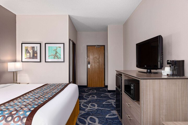 1 King Bed (11 of 11)