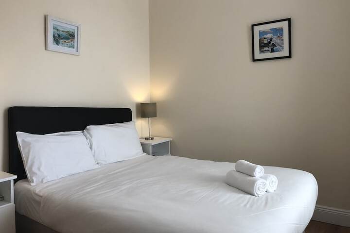 Room 6 of 9