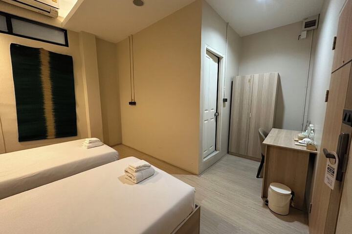 Room 8 of 20