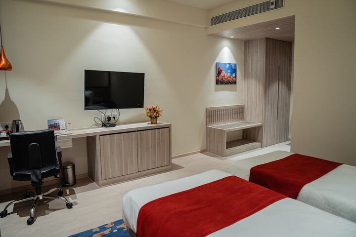 Room 5 of 17