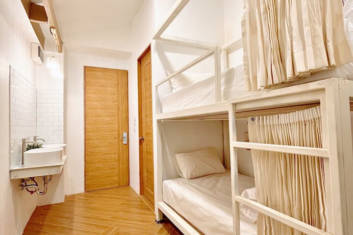 Room 2 of 64