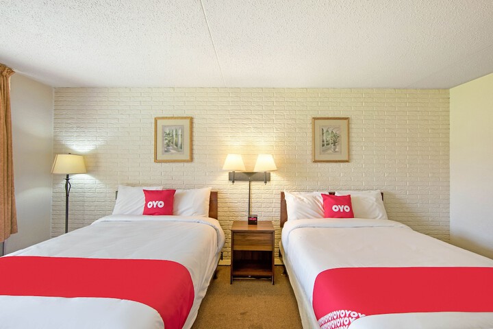 2 Queen Beds (4 of 12)