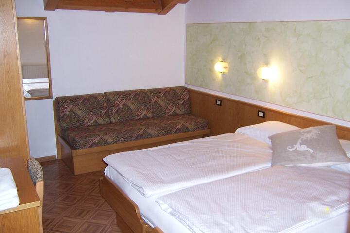 Room 11 of 53