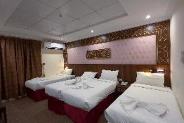 Room 5 of 40