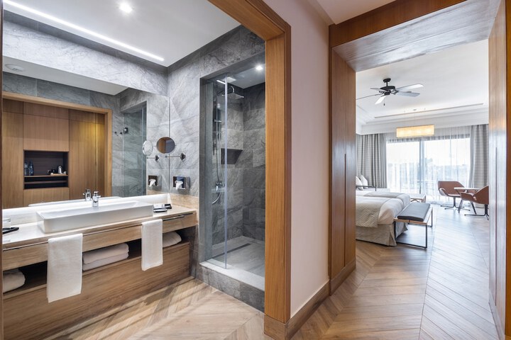 Room 8 of 39