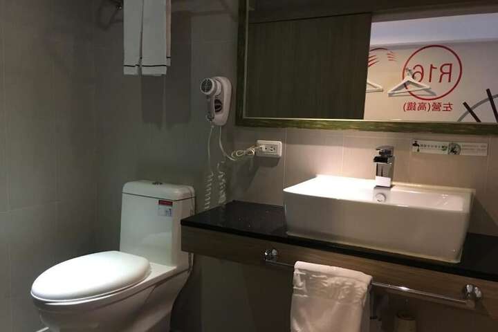 Room 44 of 49