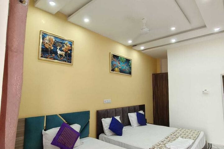 Room 2 of 25