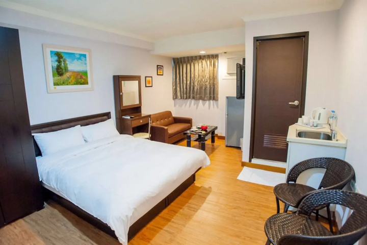 Room 3 of 15