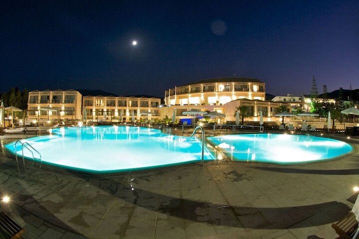 Hotel Pool