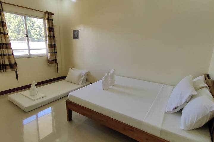 Room 12 of 32