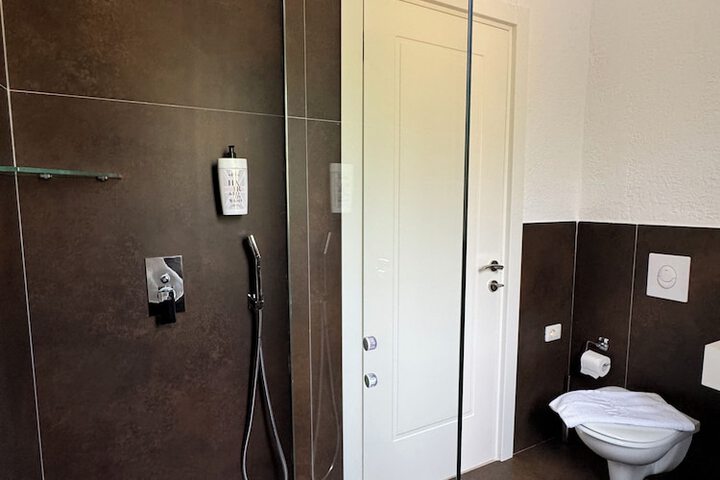 Room 145 of 191