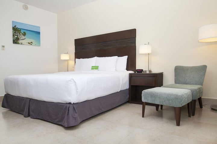 Room 4 of 65