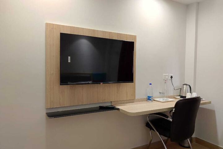 Room 5 of 9