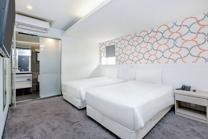 Room 52 of 83