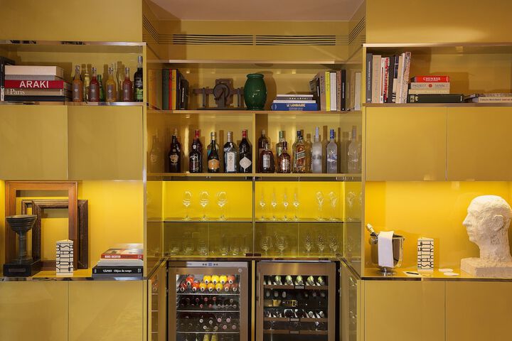 Lounge 49 of 69