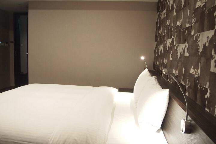 Room 13 of 68