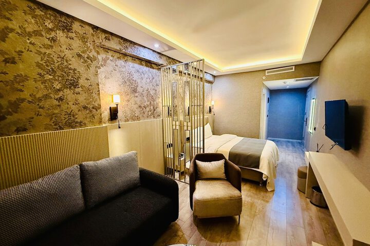 Room 14 of 36