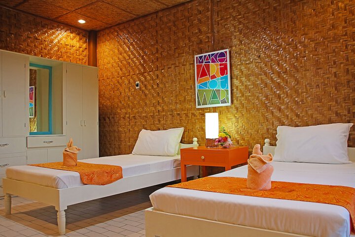 Room 4 of 32