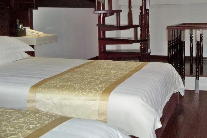 Room 4 of 19