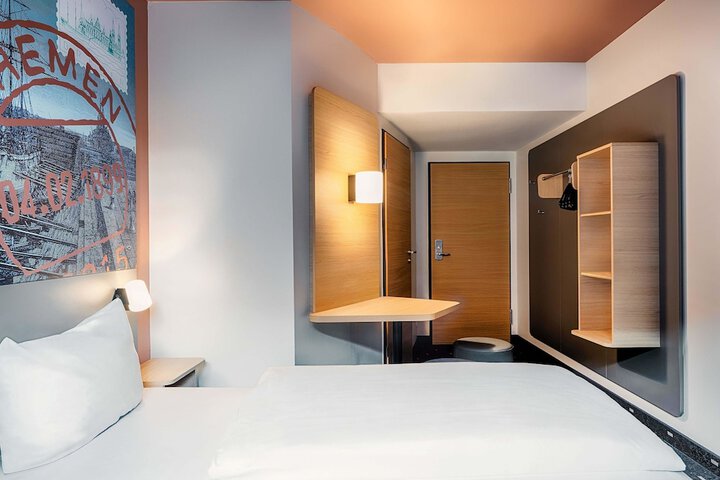 Room 11 of 30