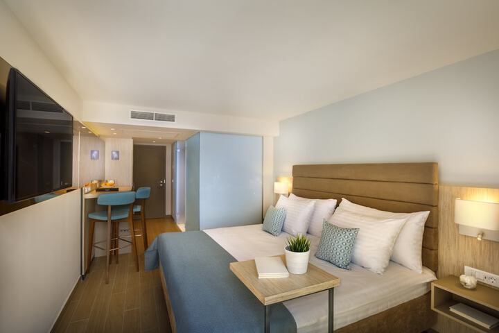Room 2 of 94