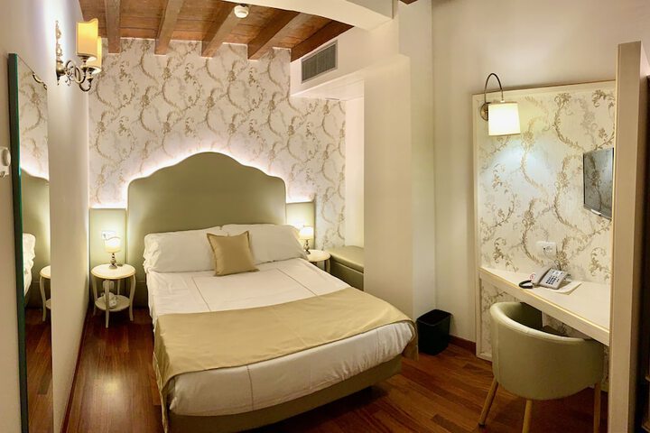 Room 26 of 112