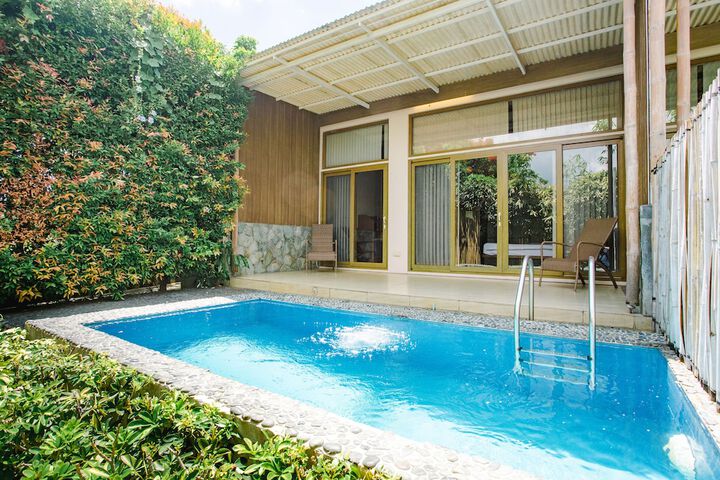 Pool 30 of 77