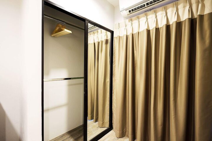Room 11 of 21