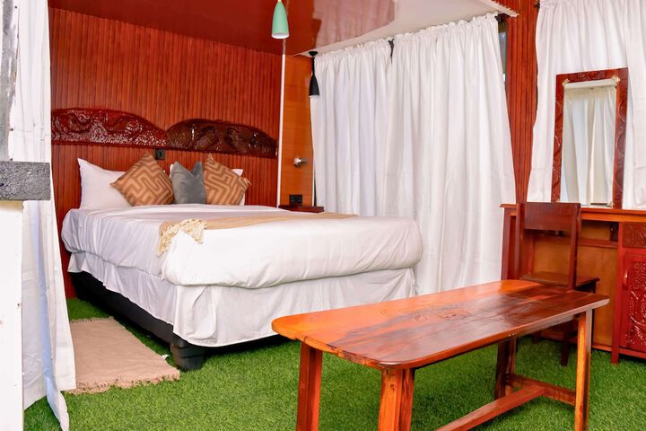 Room 10 of 93