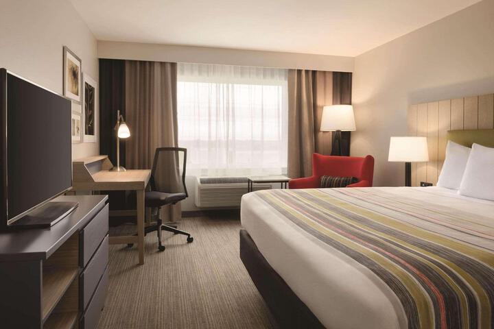 1 King Bed (2 of 7)