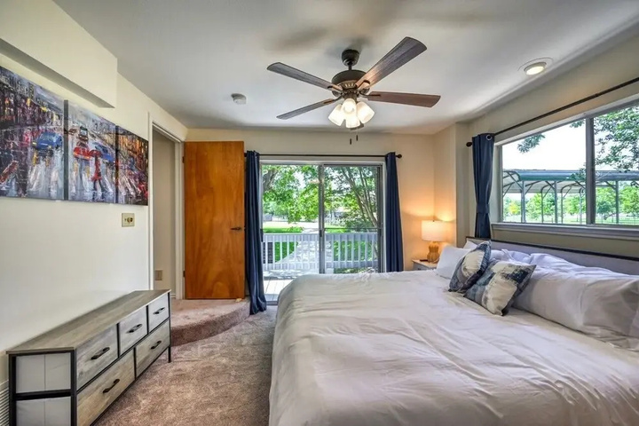 Room 4 of 16
