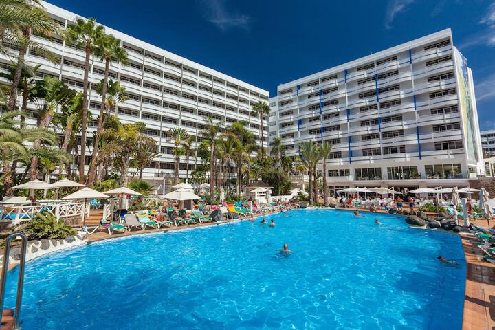 Hotel with Pool
