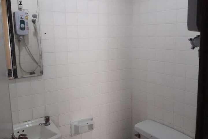 Room 25 of 33